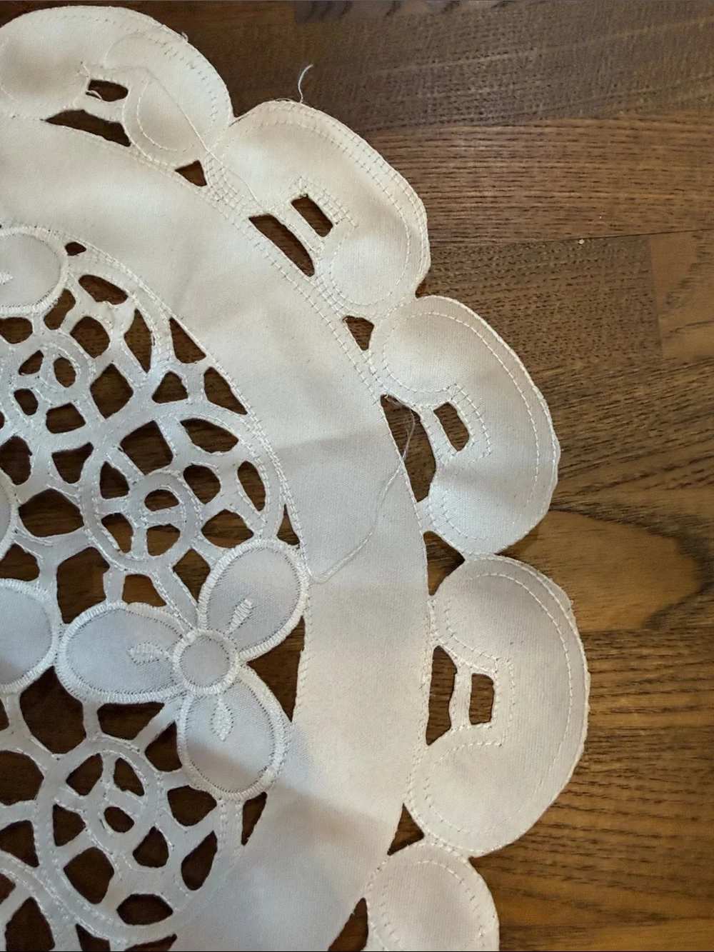 Source Unknown White Floral Cutwork Decorative Doily